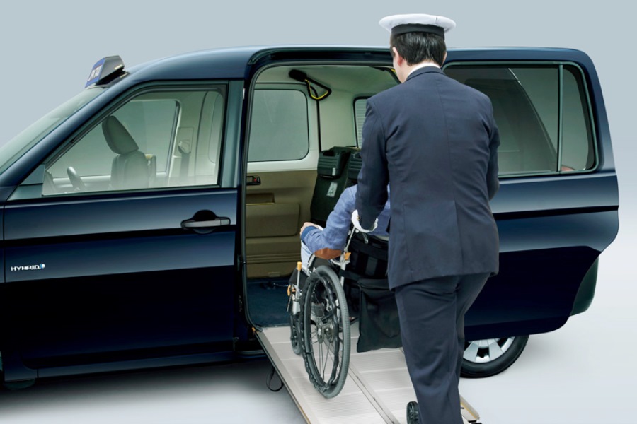 改良スロープのJPN TAXI