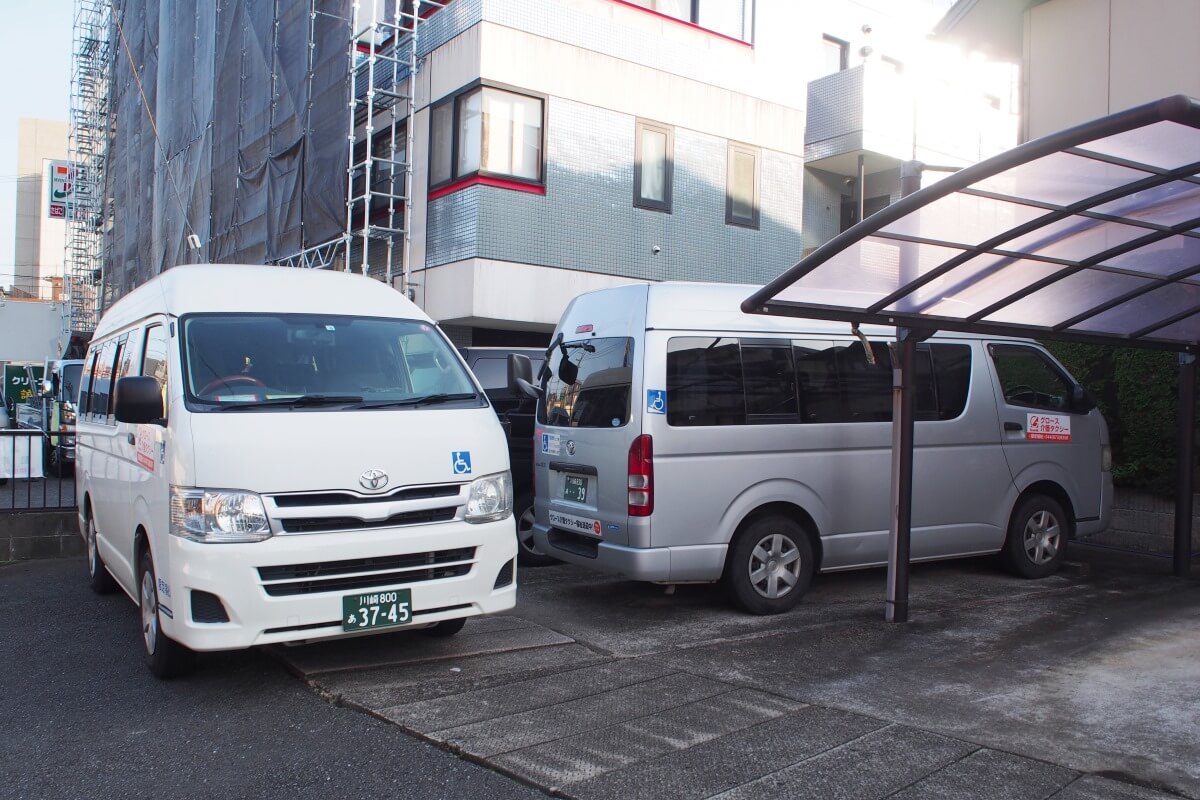 グロース介護タクシーの車両