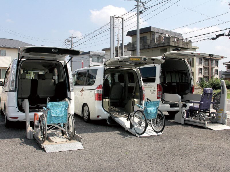 多彩な車種の介護車両