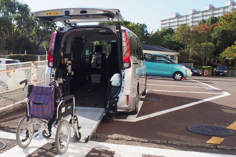 車いすは2列目シートに配置