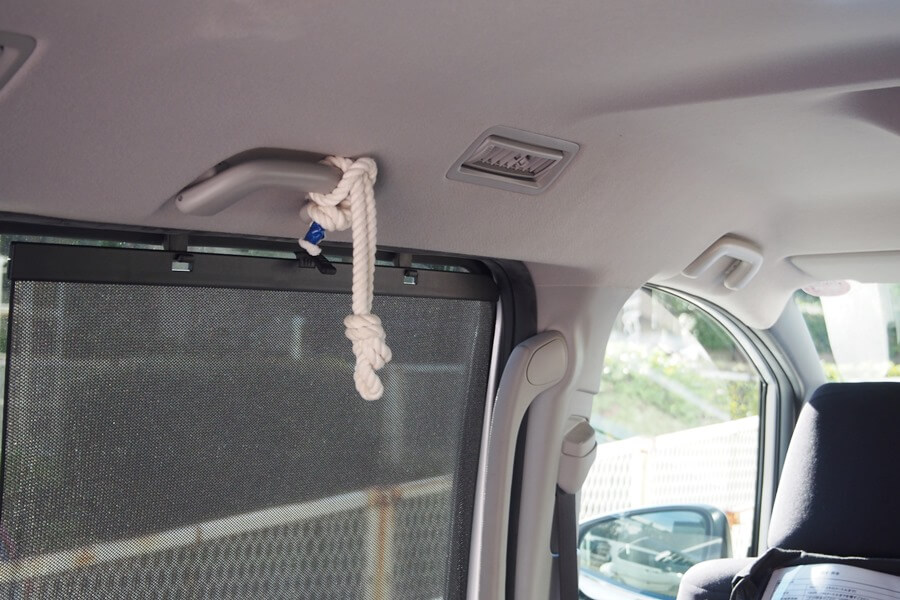 ロープで作ったつり革