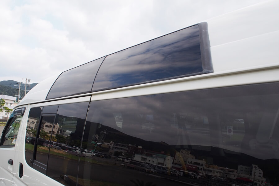 ハイエースの大きな窓