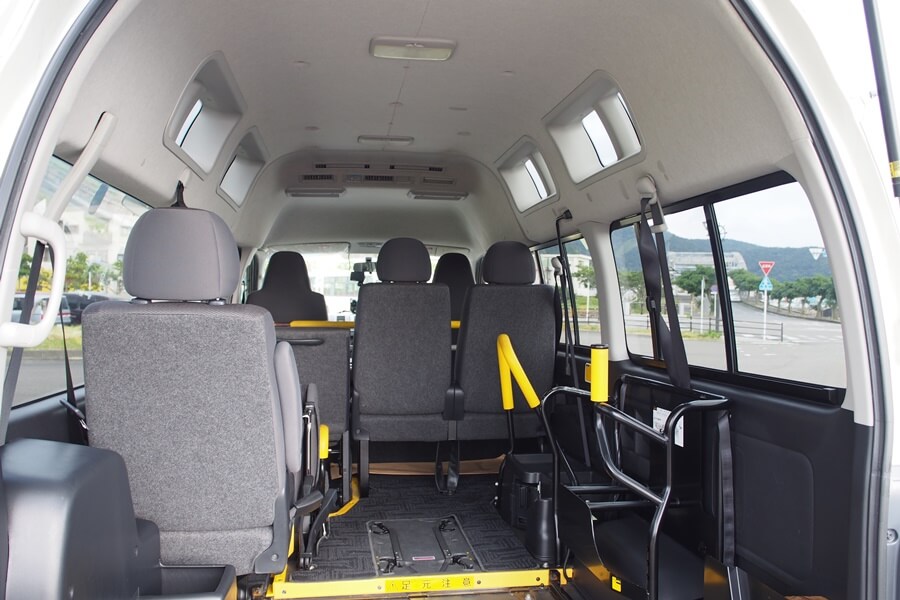 明るいハイエースの室内