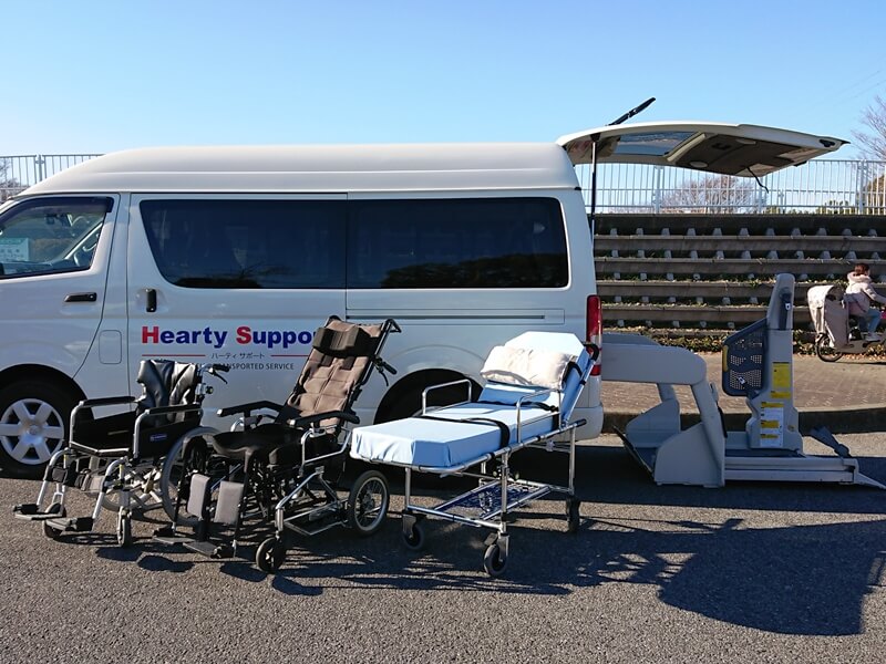 介護車両リフトと機材