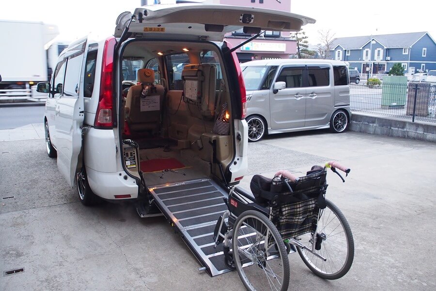 セレナスロープ車