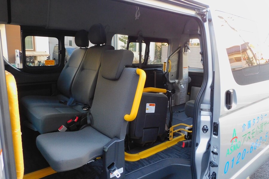 ハイエース車内