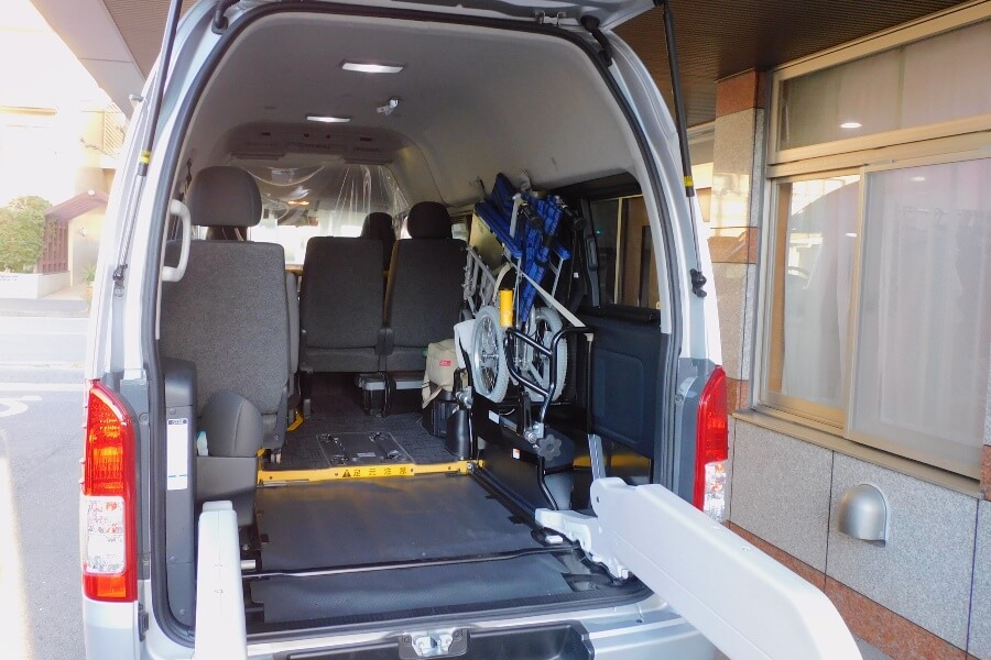 ハイエースの車内