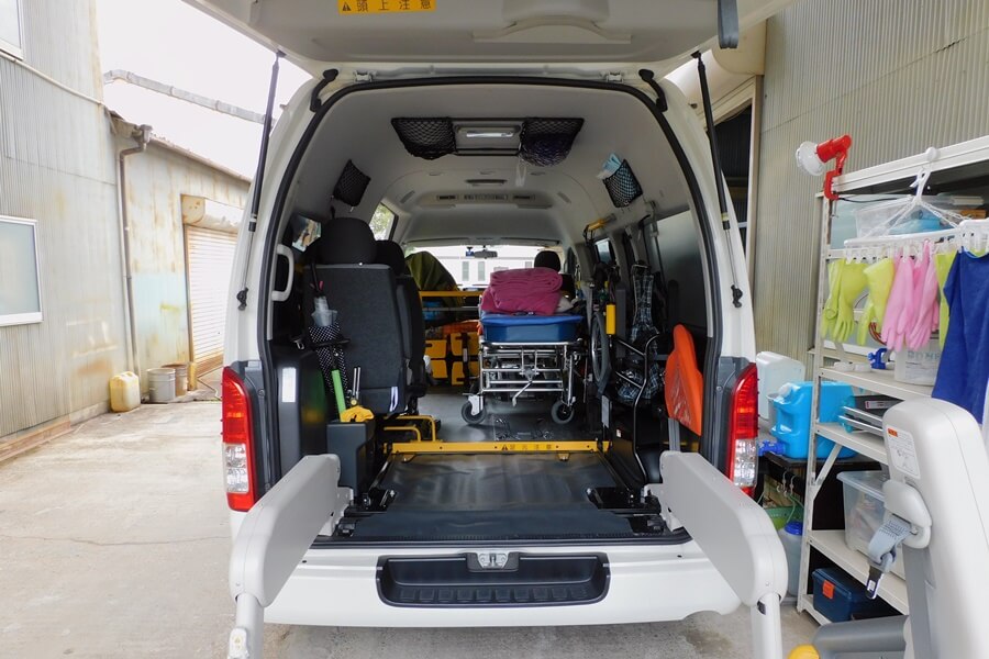 ハイエース車内