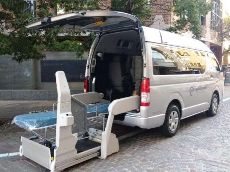 介護車両ハイエースリフト