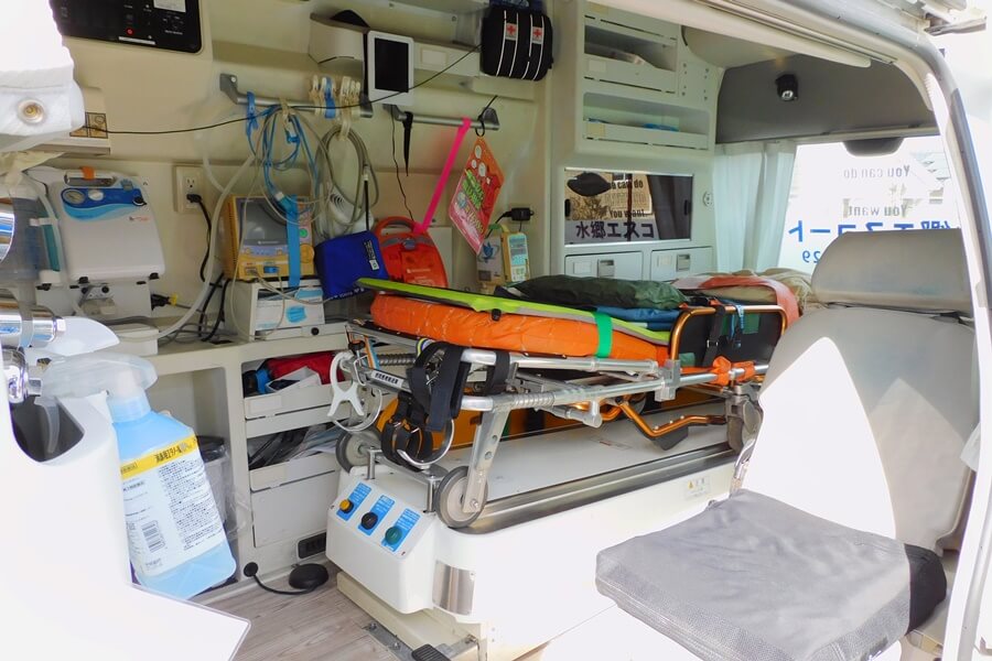 パラメディックの車内
